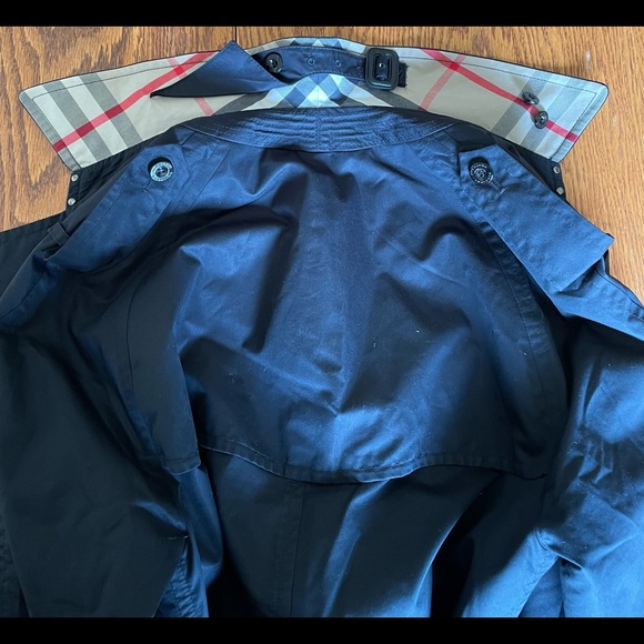 Burberry Trench - Picture 7 of 7